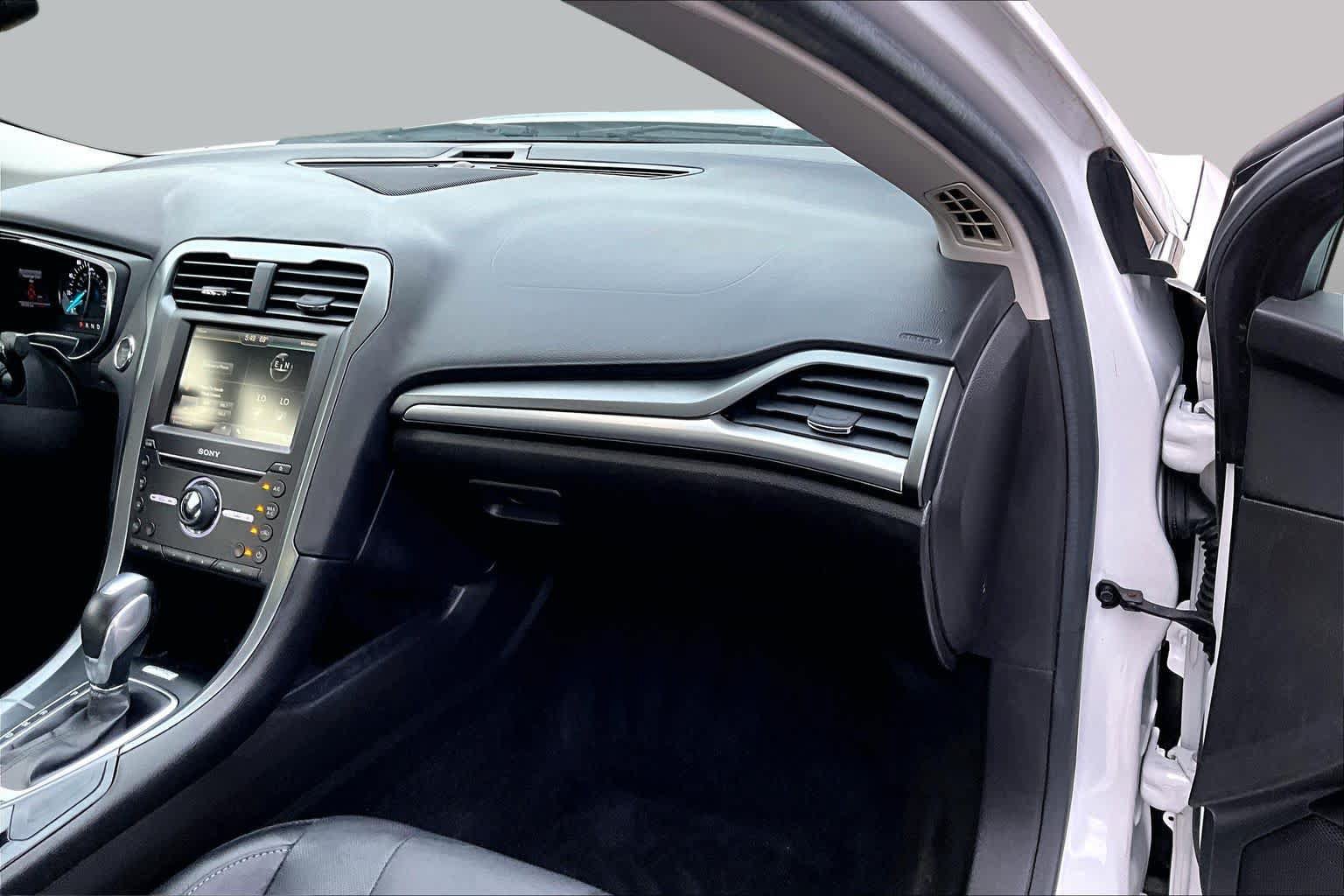 Used 2016 Ford Fusion Titanium FWD image 18