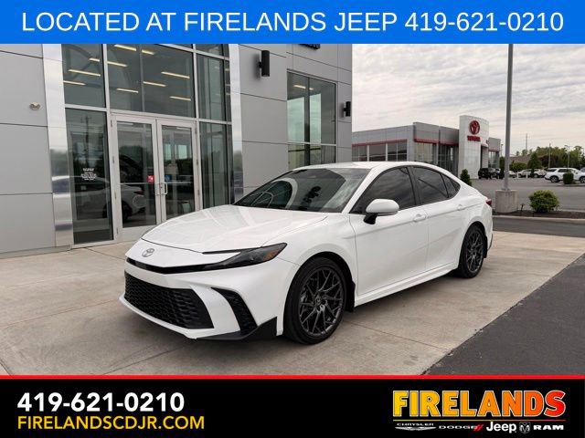 Used 2025 Toyota Camry SE FWD image 1