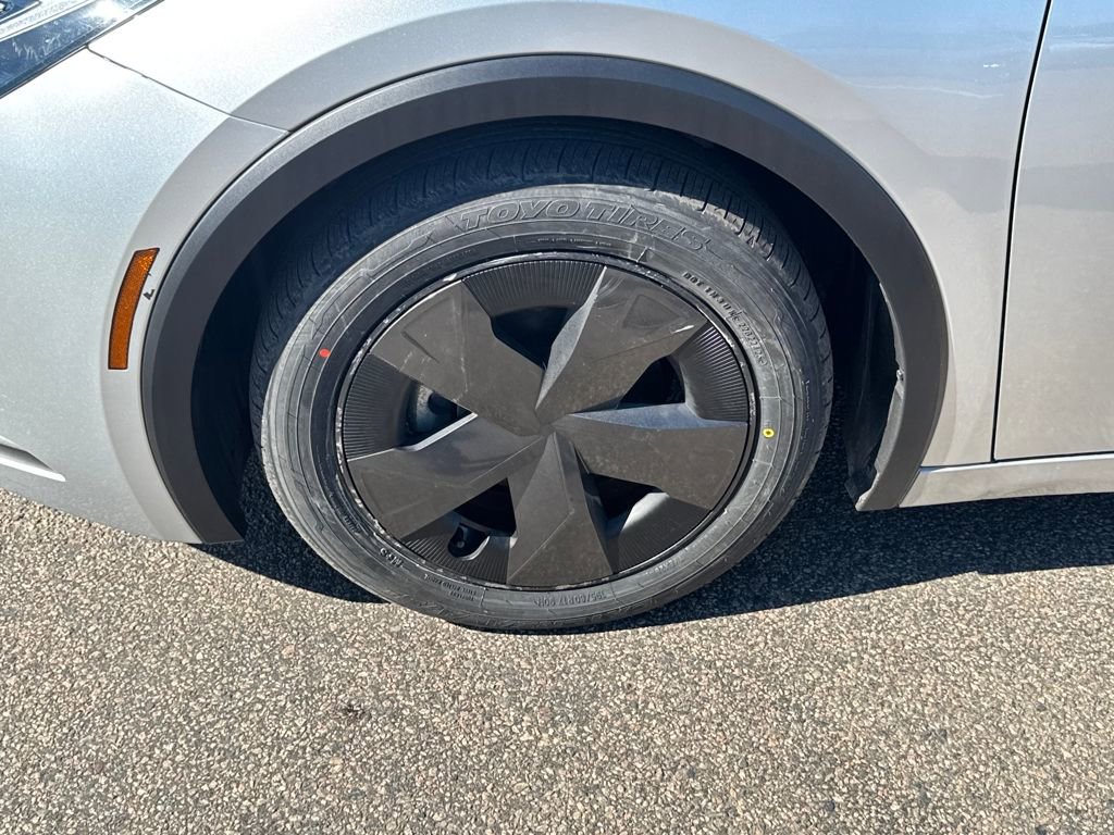 Used 2024 Toyota Prius LE image 33