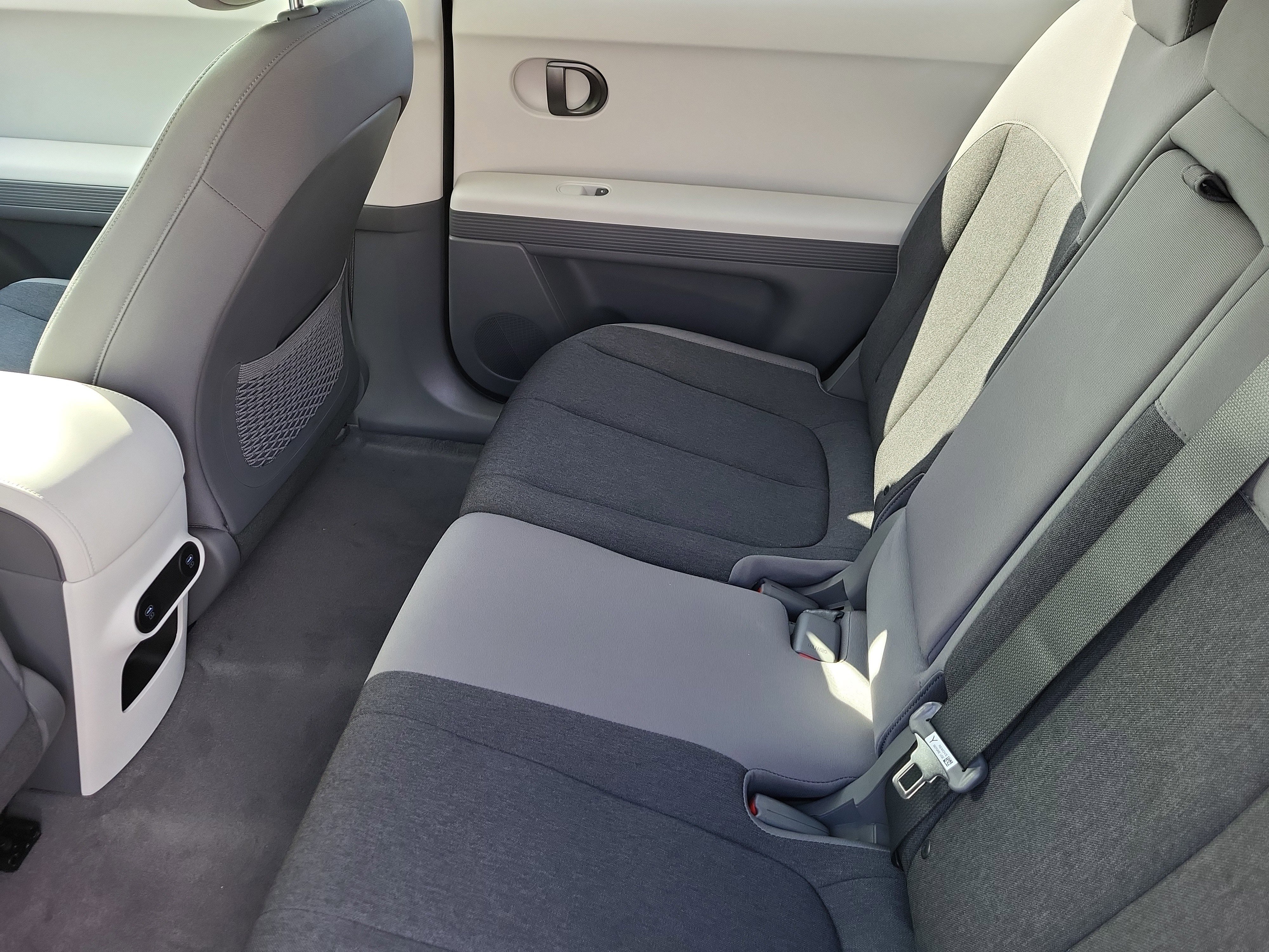 New 2025 Hyundai Ioniq 5 SE image 9