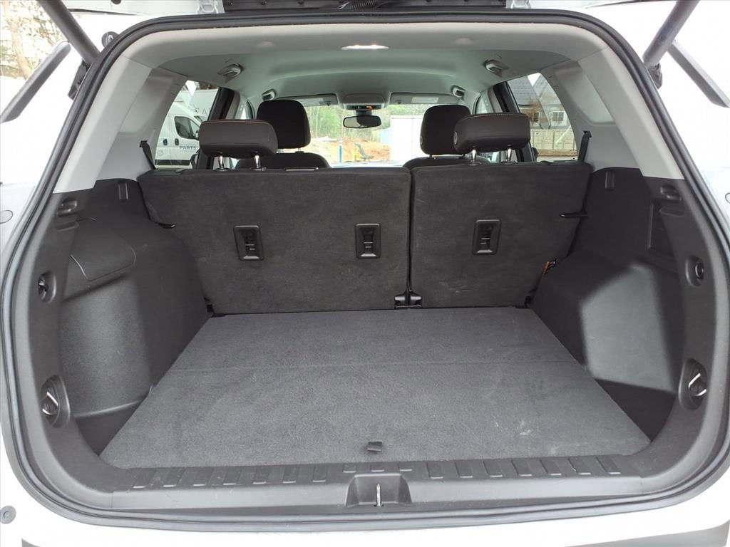 Used 2020 GMC Terrain SLE w/ Driver Convenience Package image 13