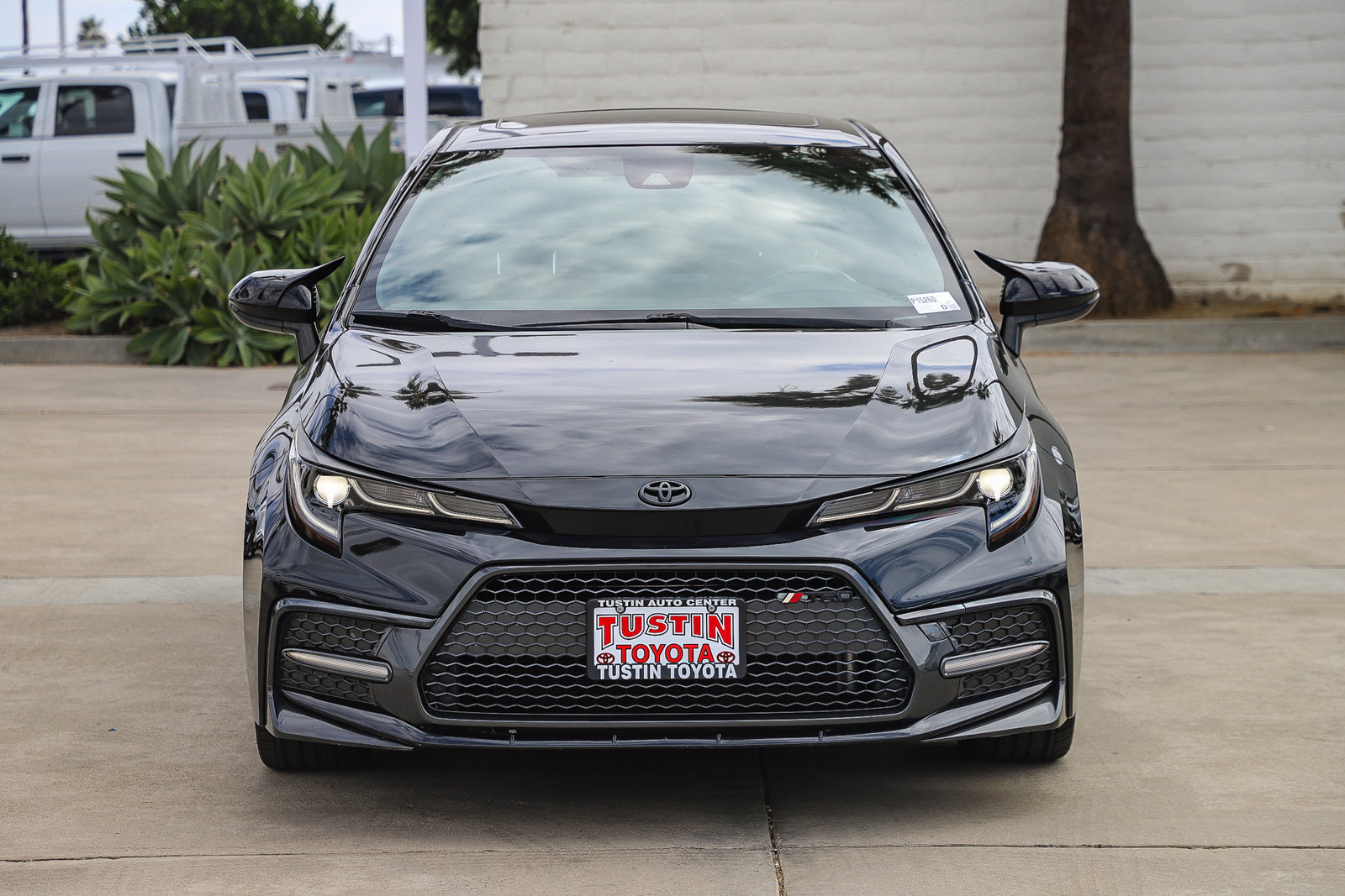 Used 2022 Toyota Corolla SE w/ SE Premium Package FWD image 2