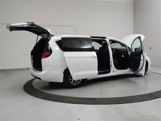 New 2026 Chrysler Pacifica Select image 15
