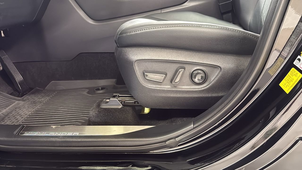 Certified 2026 Toyota Highlander Platinum image 14