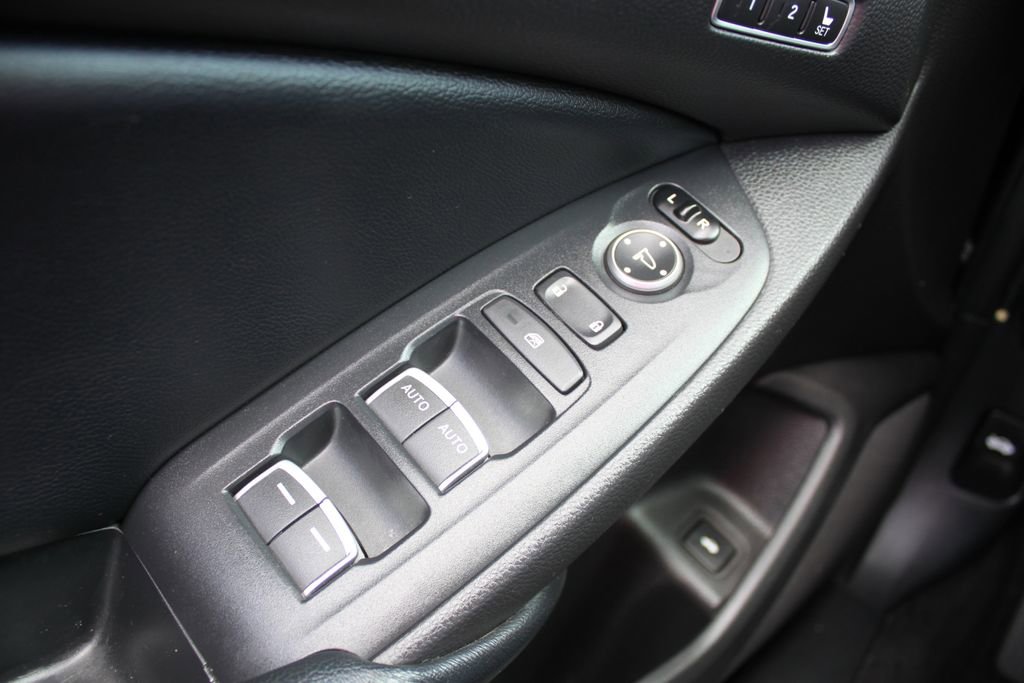 Used 2018 Honda Accord Touring image 14