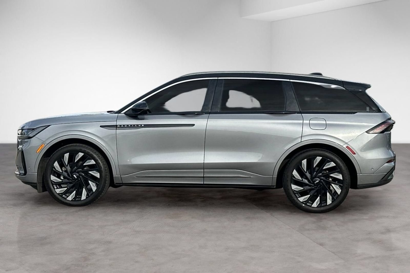 Used 2024 Lincoln Nautilus Black Label w/ Jet Appearance Package (87T) AWD/4WD image 2