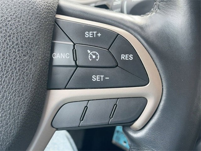 Used 2016 Jeep Cherokee Latitude w/ Cold Weather Group image 21