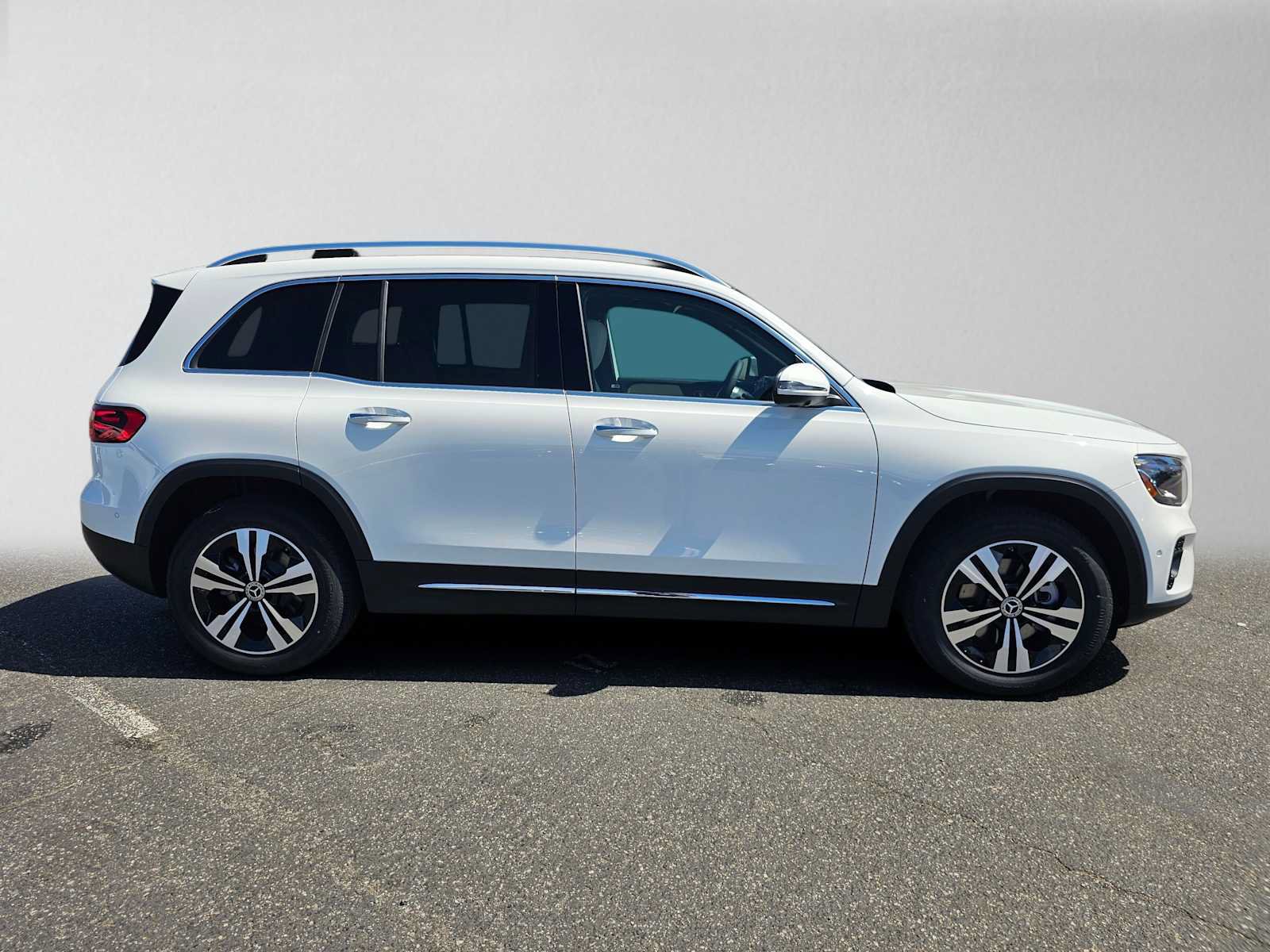 New 2026 Mercedes-Benz GLB 250 image 2