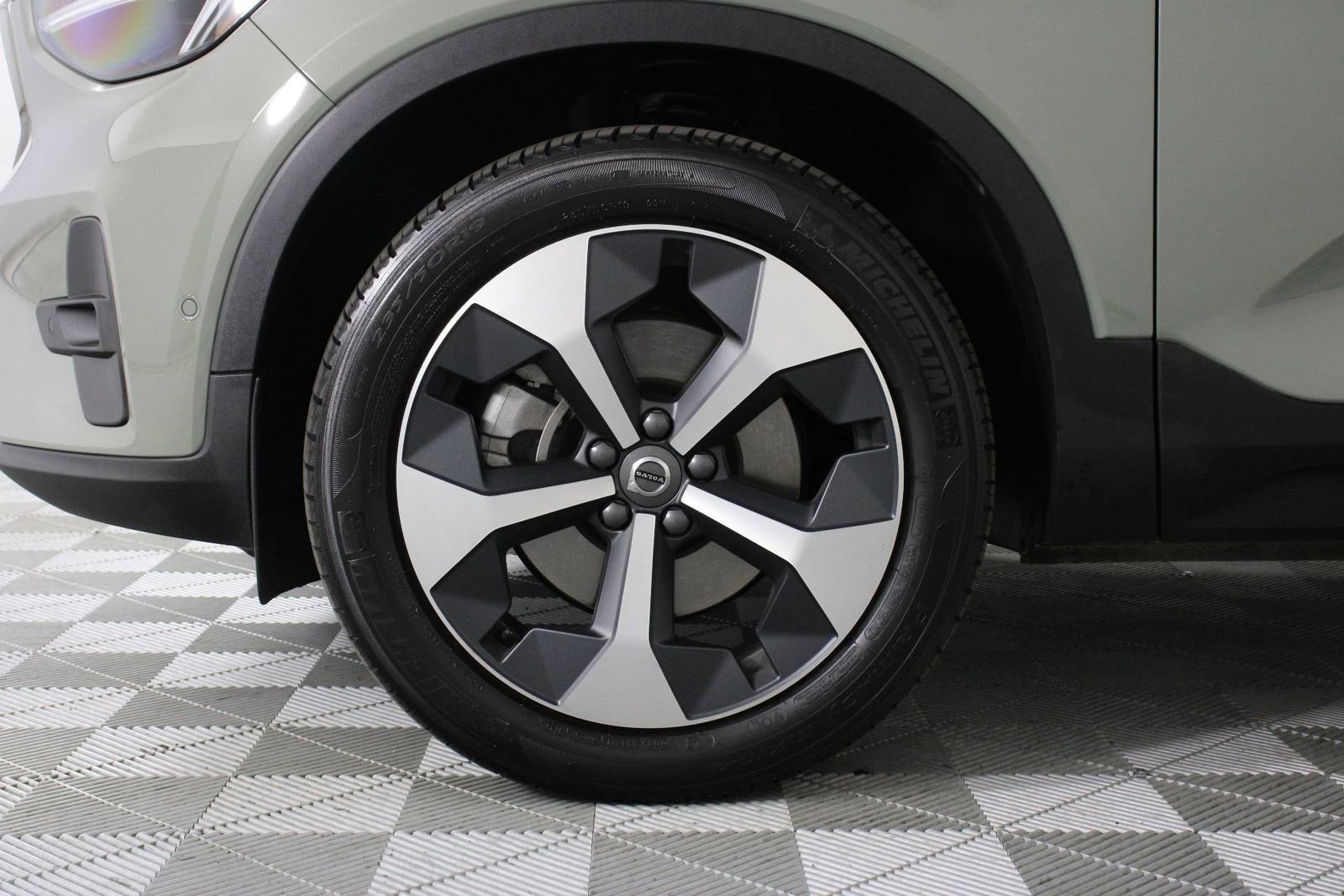 Certified 2025 Volvo XC40 B5 Plus image 28