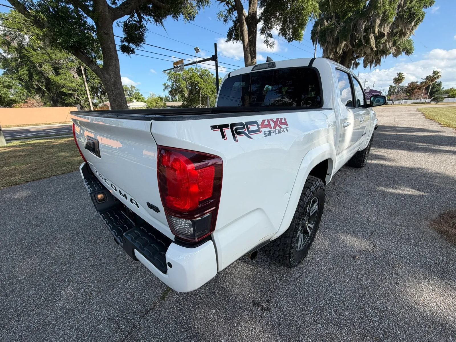 Used 2019 Toyota Tacoma TRD Sport w/ Technology Package AWD/4WD image 28