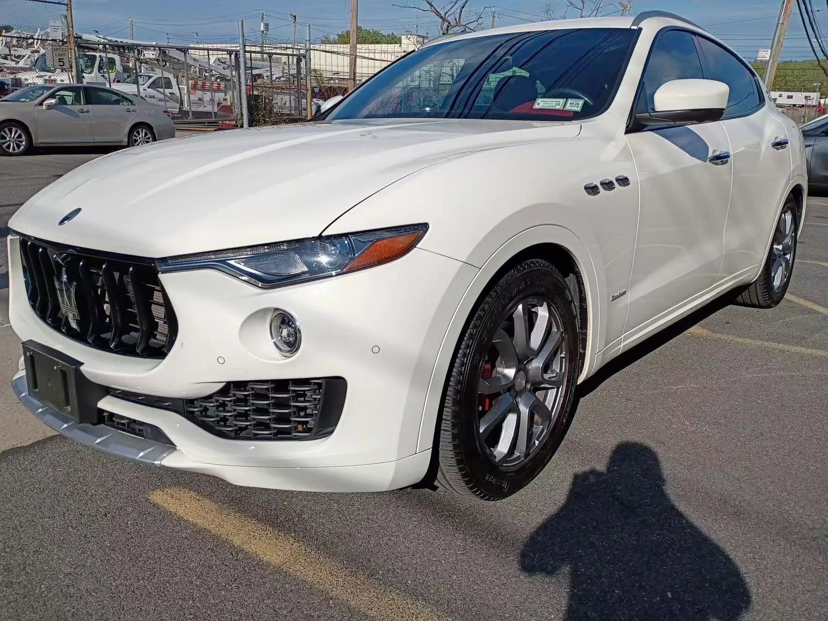 Used 2018 Maserati Levante GranLusso AWD/4WD image 4
