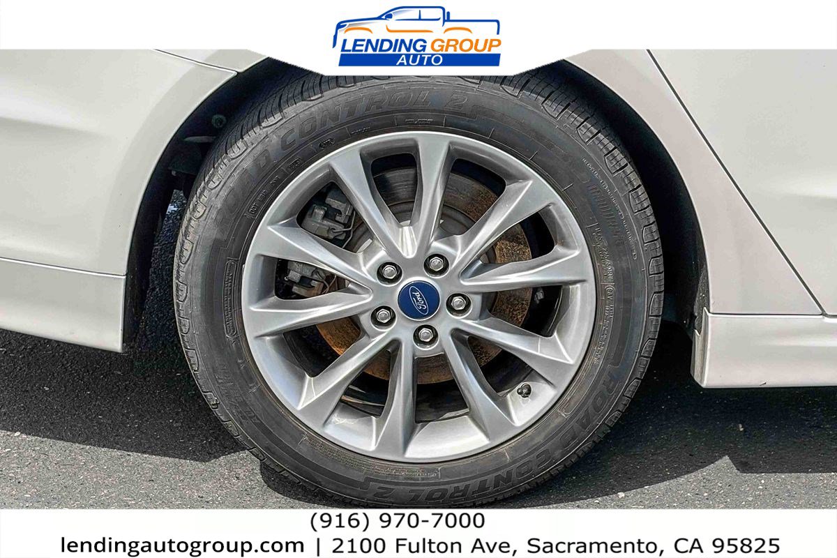Used 2017 Ford Fusion Energi Titanium FWD image 10