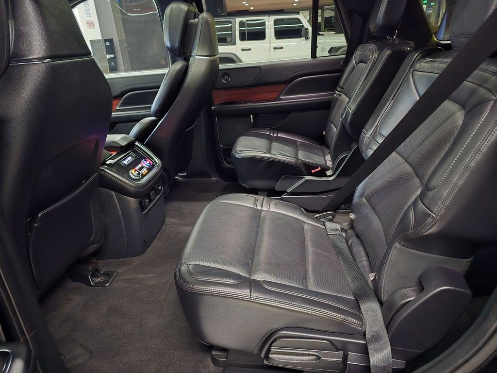 Used 2021 Lincoln Navigator Reserve AWD/4WD image 34