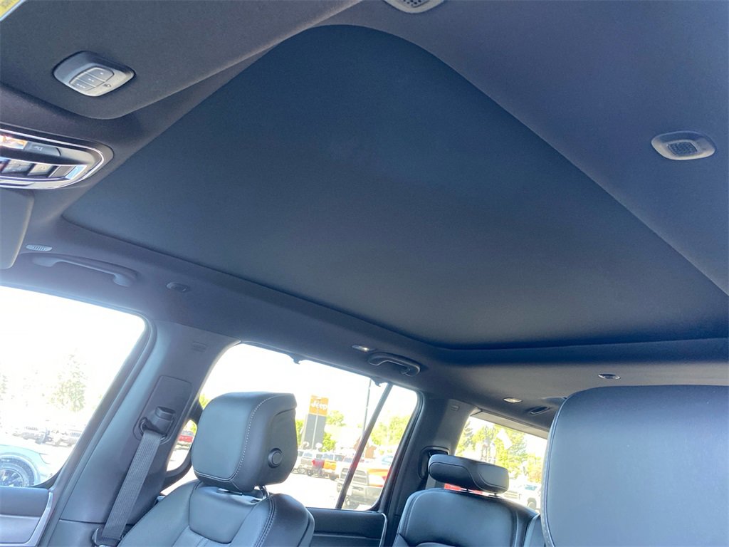 New 2025 Jeep Wagoneer 4WD w/ Convenience Group I image 7