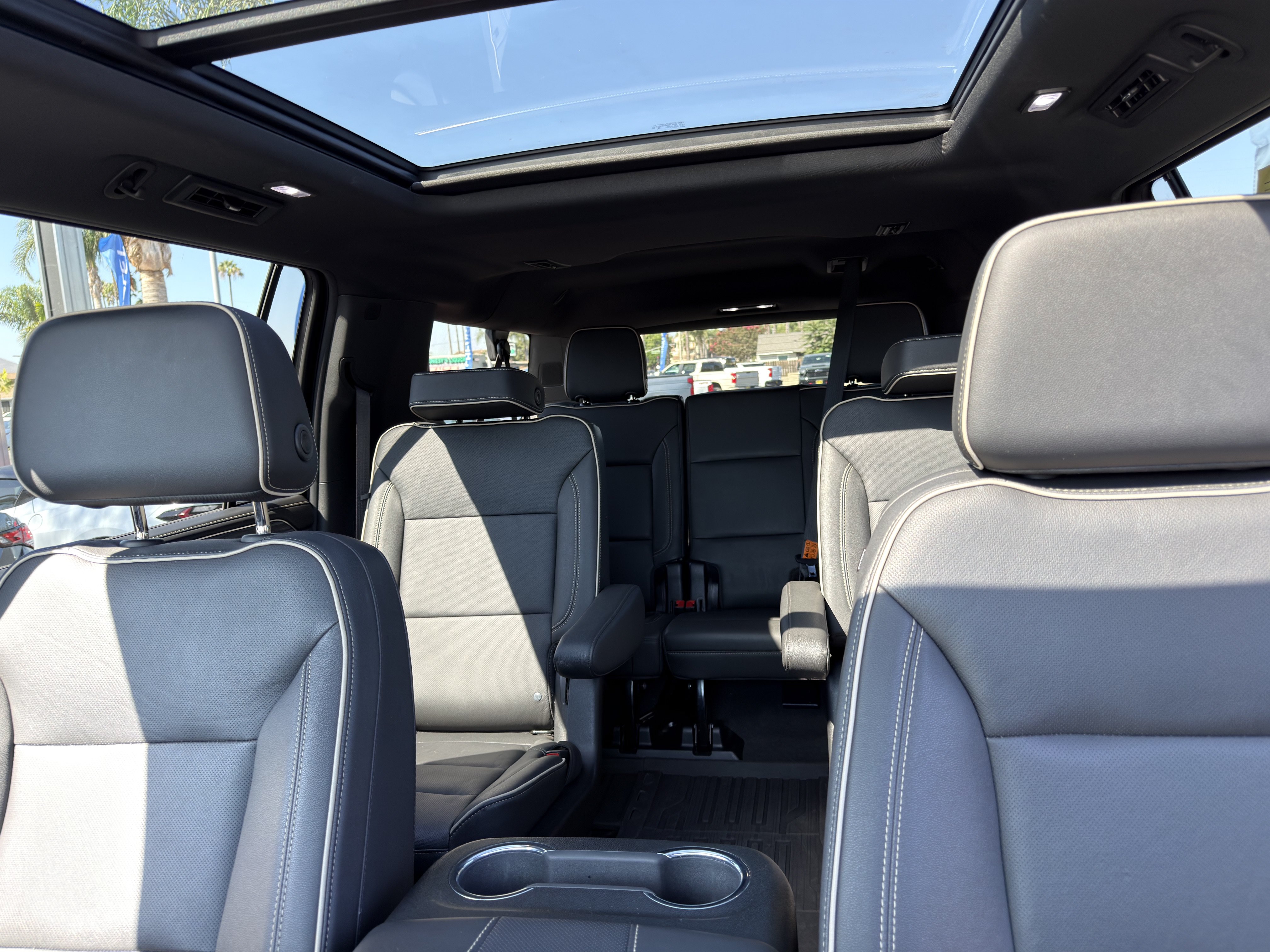 Used 2024 GMC Yukon XL SLT w/ SLT Premium Package RWD image 33