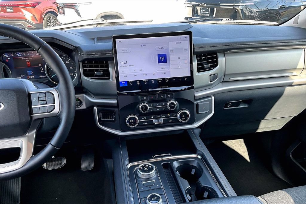 Used 2024 Ford Expedition XLT AWD/4WD image 8