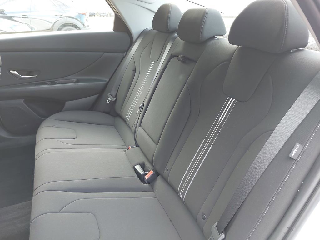 Certified 2025 Hyundai Elantra SEL w/ Cargo Package image 13
