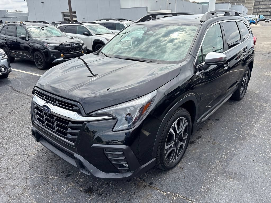 Used 2023 Subaru Ascent Limited w/ Technology Package AWD/4WD image 5