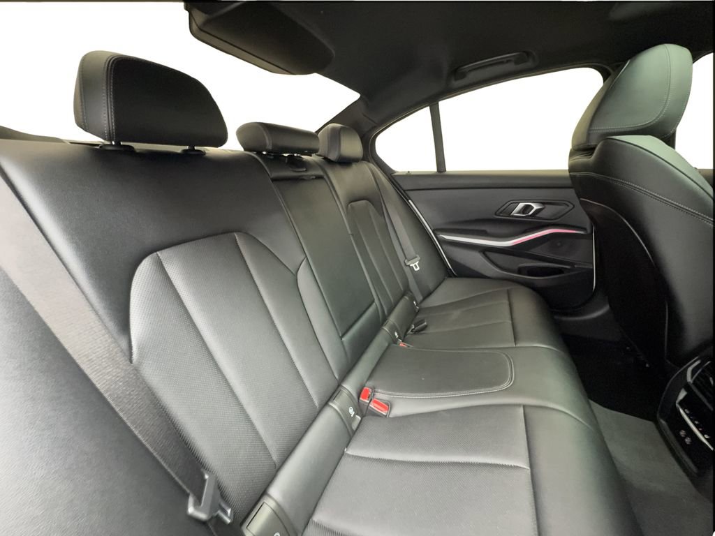 Used 2025 BMW M340i w/ Shadowloine Package image 27