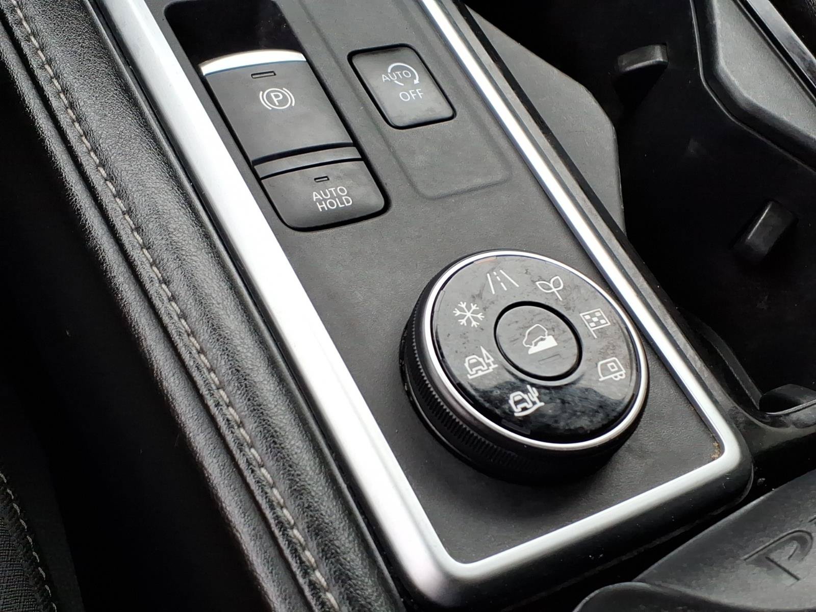 Used 2022 Nissan Pathfinder SV AWD/4WD image 16
