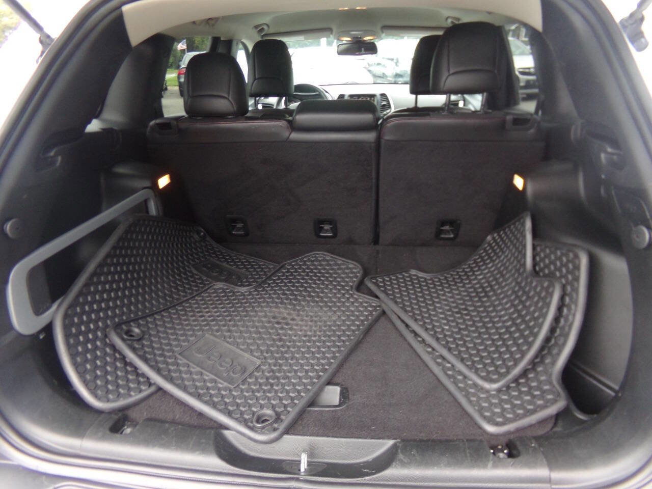 Used 2018 Jeep Cherokee Trailhawk w/ Cold Weather Group image 38