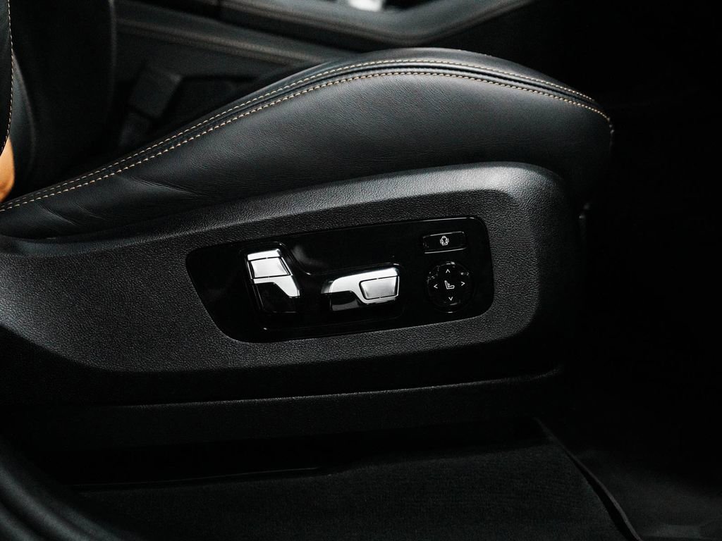 Used 2025 BMW X5 M Competition w/ Executive Package image 37