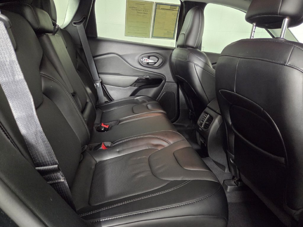 Used 2023 Jeep Cherokee Altitude Lux AWD/4WD image 28