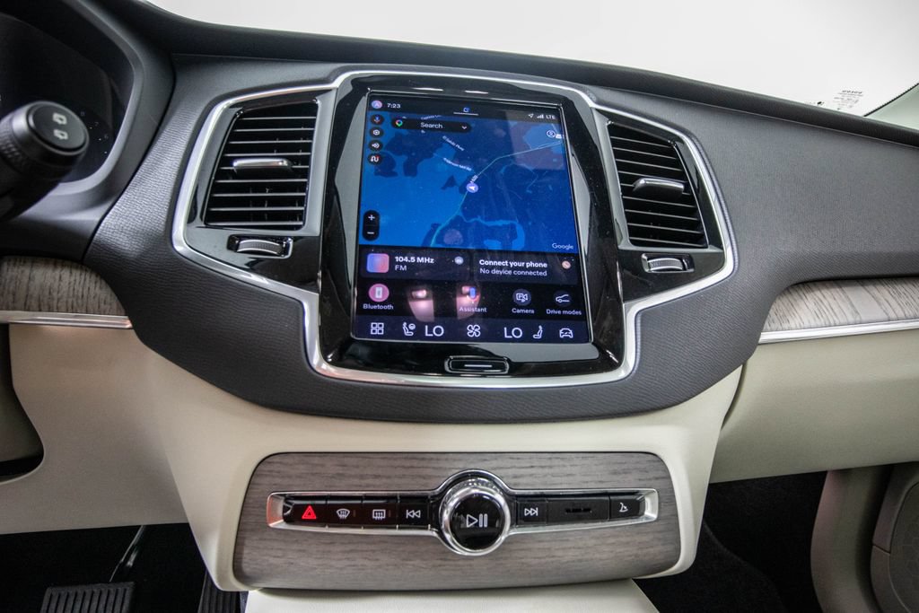 Used 2024 Volvo XC90 B5 Plus w/ Protection Package Premier AWD/4WD image 30