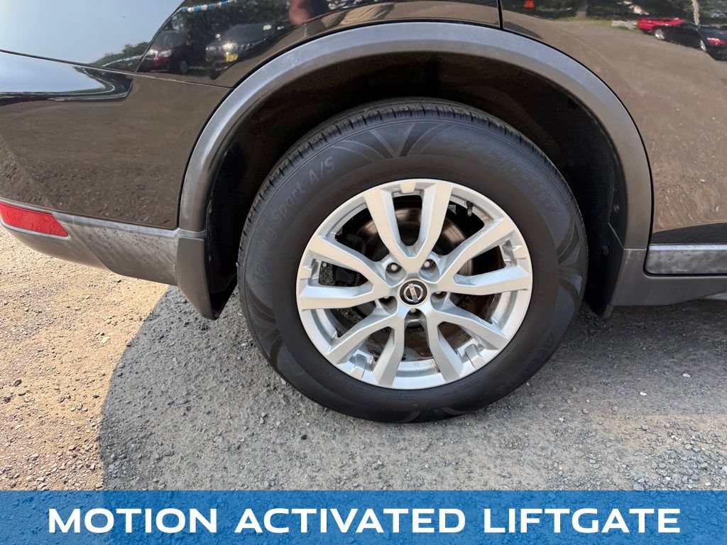 Used 2017 Nissan Rogue SV w/ SV Premium Package FWD image 10
