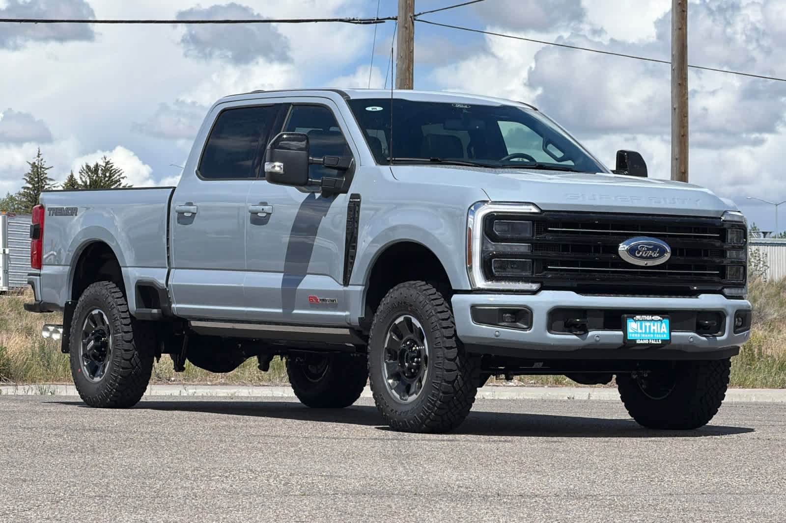 Used 2026 Ford F350 Platinum w/ Tremor Off-Road Package AWD/4WD image 9