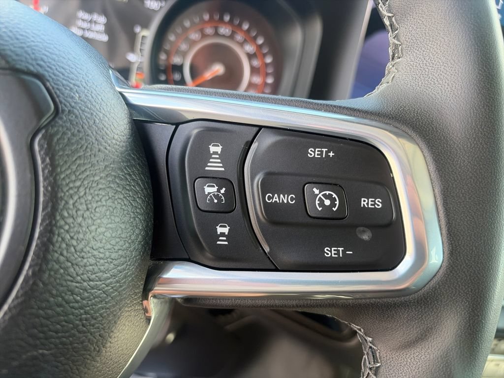 Used 2025 Jeep Wrangler Unlimited Sahara AWD/4WD image 32