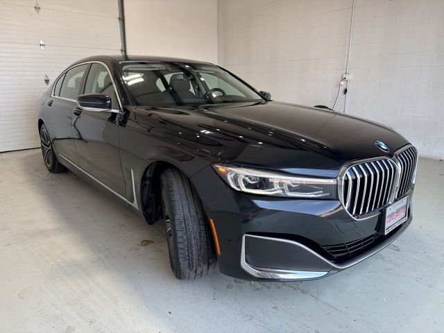Used 2022 BMW 750i xDrive w/ Luxury Rear Seating Package image 3