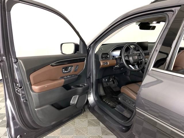 Used 2025 Honda Pilot Elite image 29