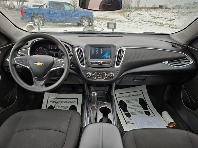 Used 2018 Chevrolet Malibu LT image 3