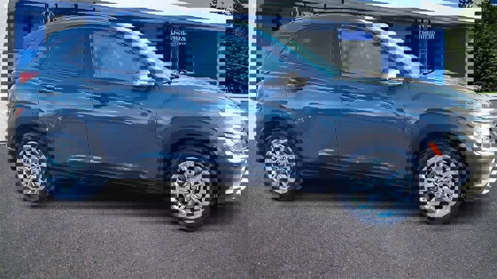 Used 2023 Hyundai Kona SEL w/ Cargo Package image 9