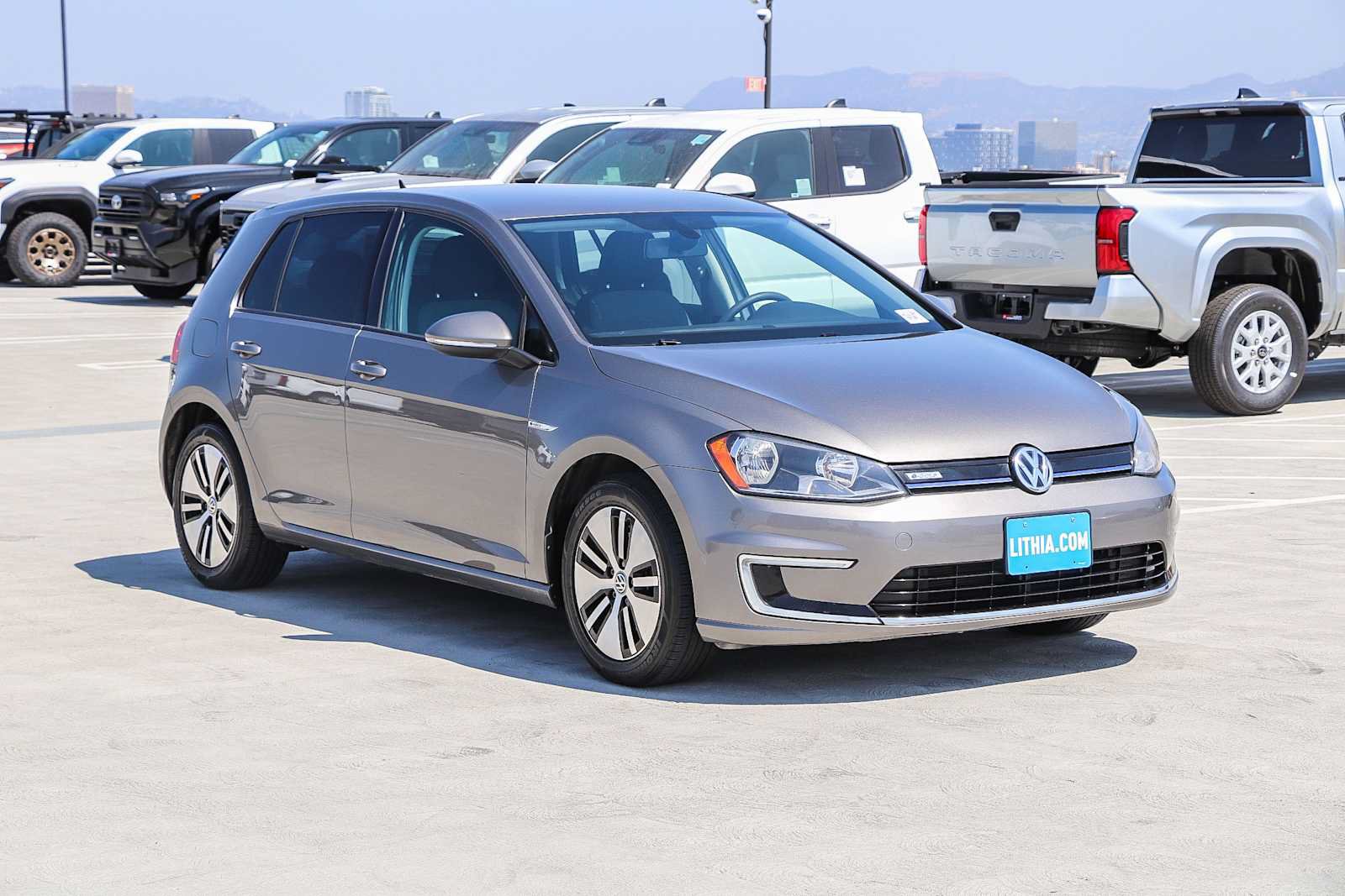 Used 2016 Volkswagen e-Golf SE FWD image 3