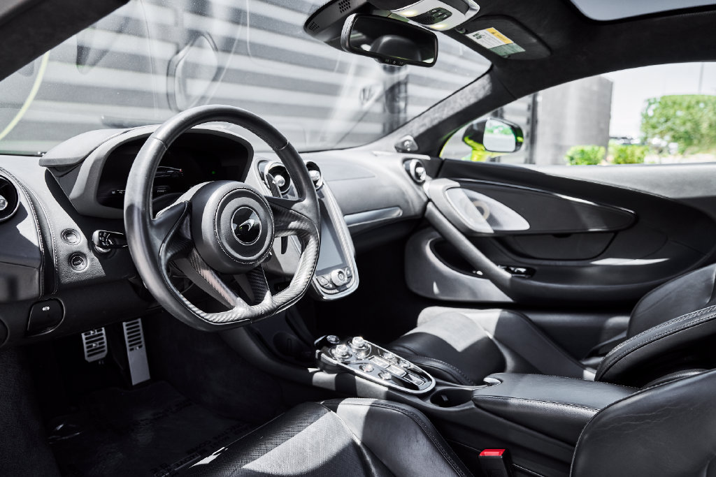 Used 2023 McLaren GT RWD image 2