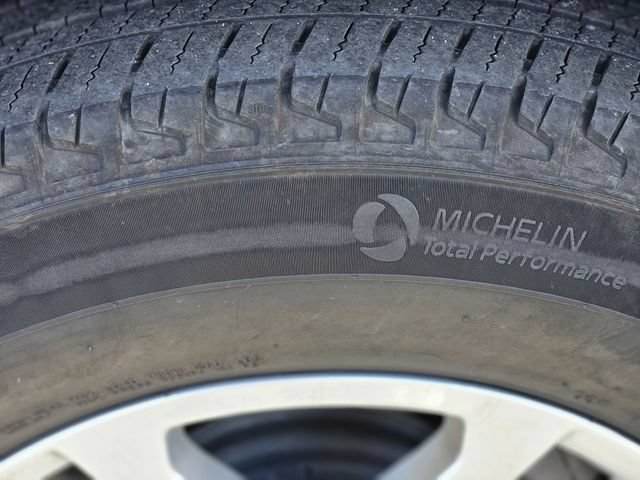 Used 2024 Chevrolet Suburban LT RWD image 11