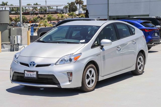 Used 2015 Toyota Prius Three w/ Preferred Accessory Package FWD image 3