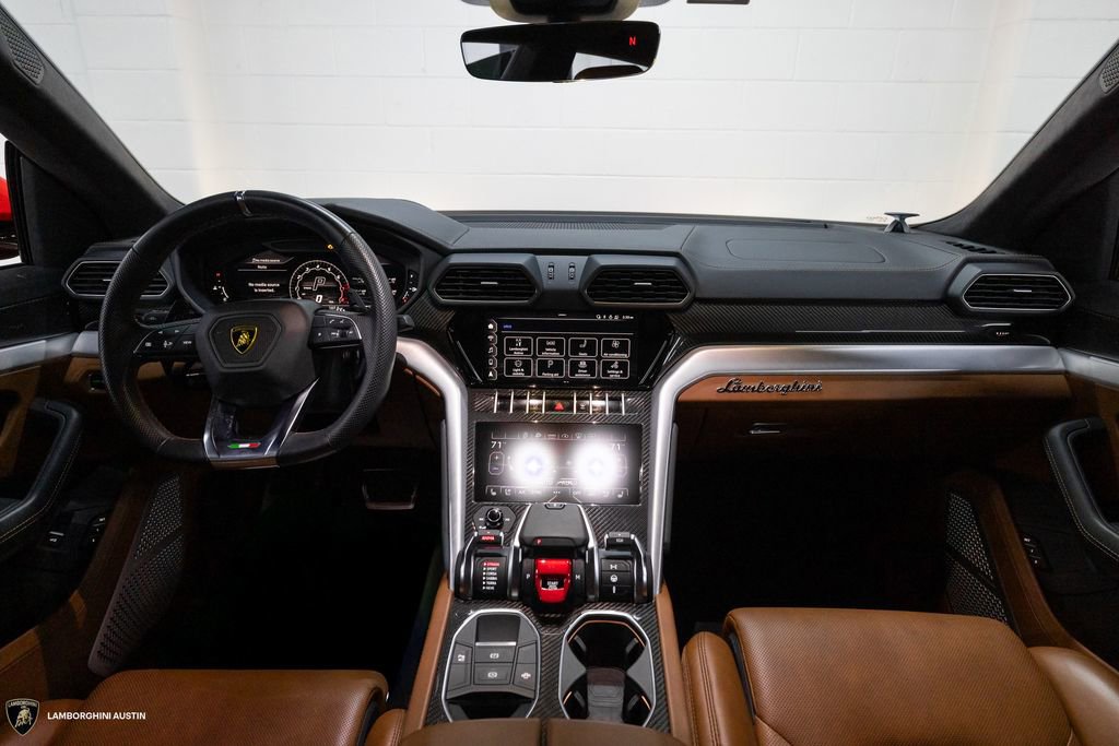Used 2022 Lamborghini Urus image 2