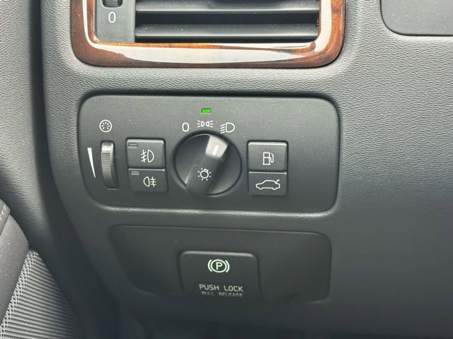 Used 2012 Volvo XC70 3.2 Premier image 18