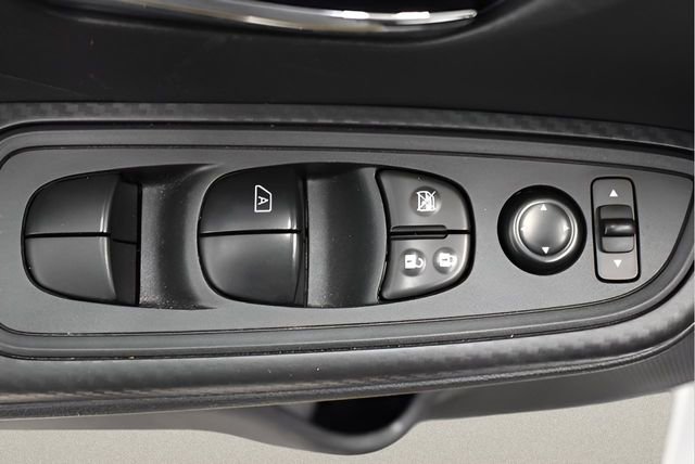 Used 2025 Nissan Versa SV FWD image 21