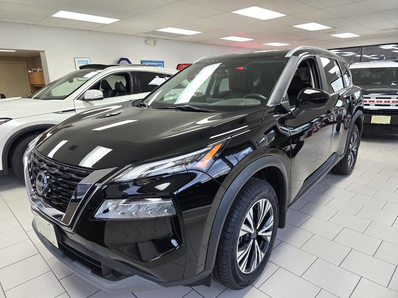 Used 2023 Nissan Rogue SV w/ SV Premium B Package image 1