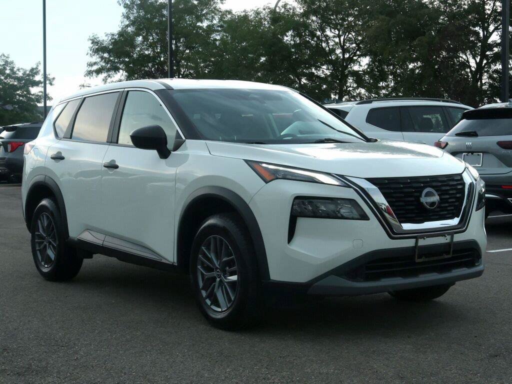 Used 2023 Nissan Rogue S AWD/4WD image 3