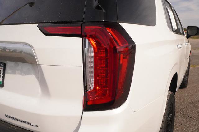 Used 2022 GMC Yukon Denali RWD image 32