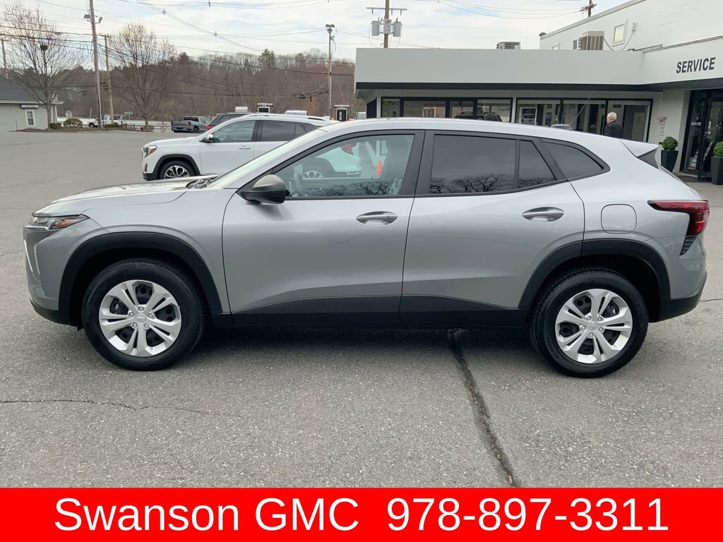 Used 2024 Chevrolet Trax LS w/ Driver Confidence Package image 35