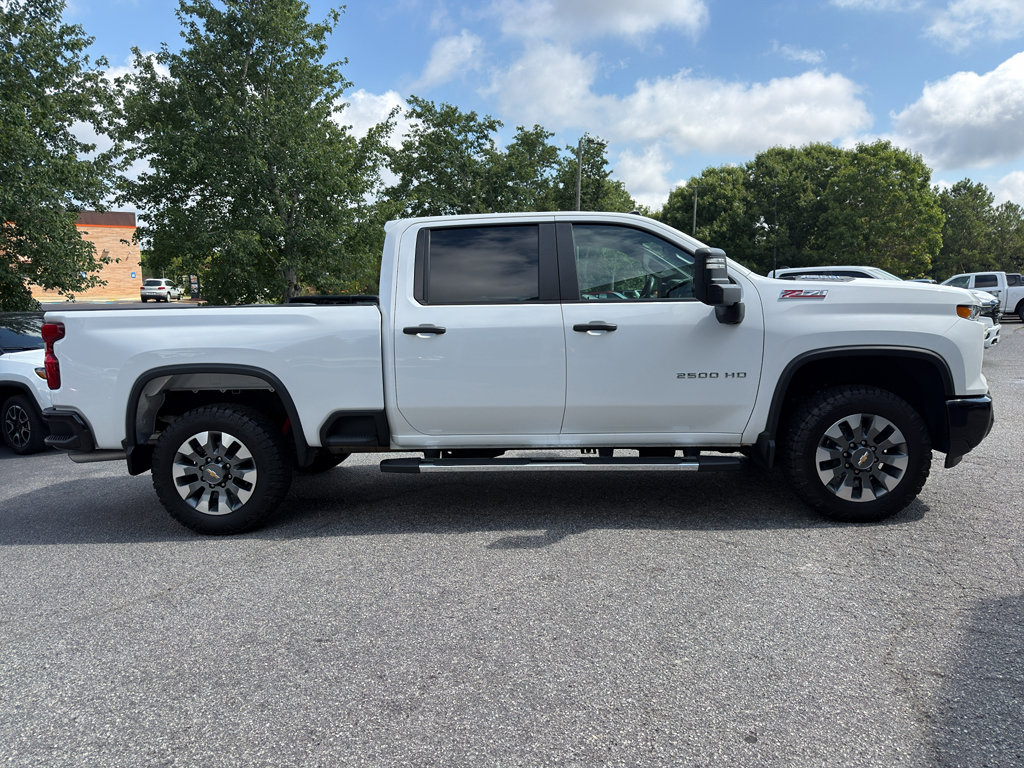 Used 2025 Chevrolet Silverado 2500 Custom AWD/4WD image 4