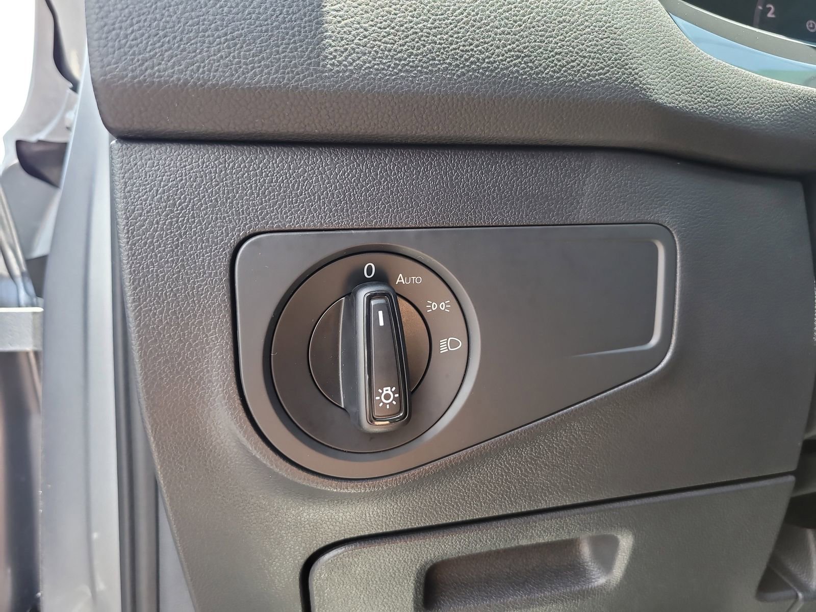 Used 2024 Volkswagen Tiguan S image 33