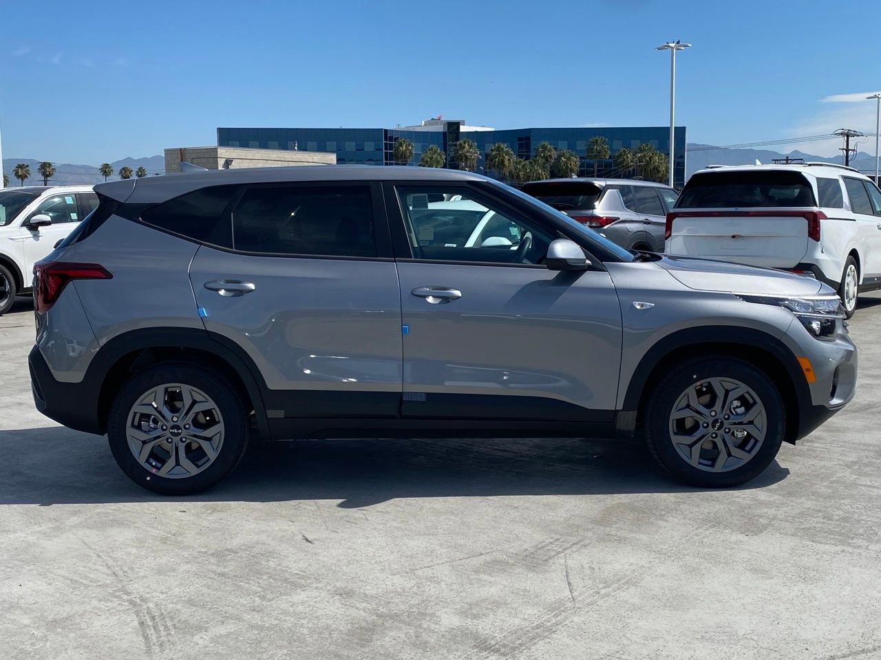 New 2026 Kia Seltos LX image 2