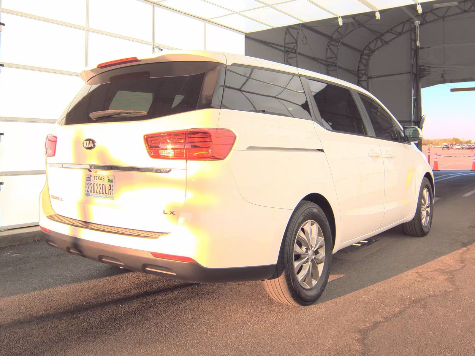 Used 2020 Kia Sedona LX image 8